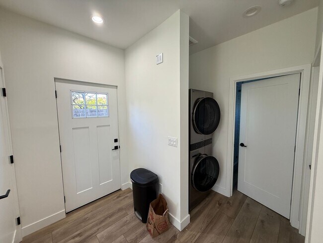 6257 Stewart St San Diego, CA 92115 photo 5