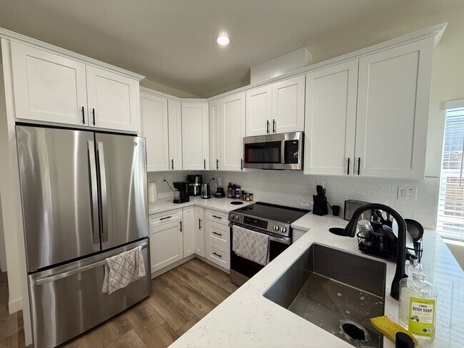6257 Stewart St San Diego, CA 92115 photo 3