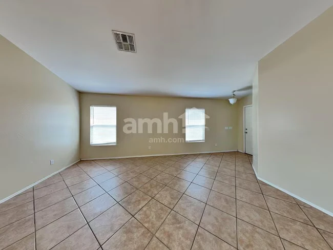 17180 W Port Royale Ln Surprise, AZ 85388 photo 4