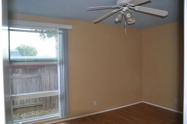 6974 Ballinger Ave photo 3