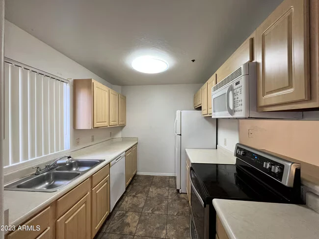 1287 N Alma School Rd Chandler, AZ 85224 photo 2