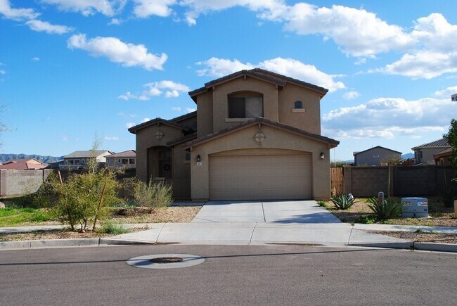 Charming 4 Bed 3 Bath Laveen Home !! photo 2