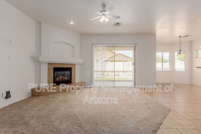 8752 W Frier Dr Glendale, AZ 85305 photo 2