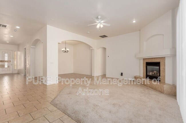 8752 W Frier Dr Glendale, AZ 85305 photo 3
