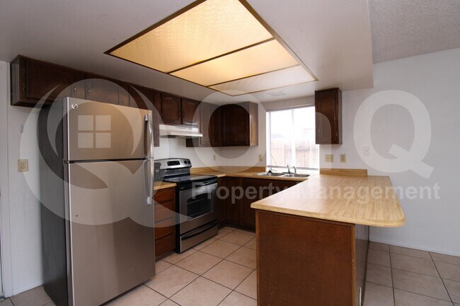 7620 W Wolf St Phoenix, AZ 85033 photo 2