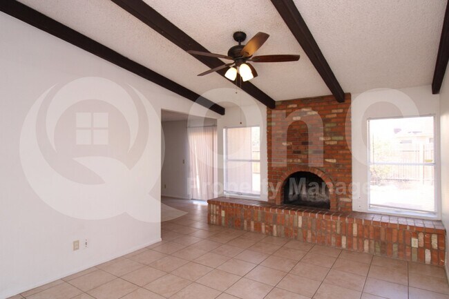 7620 W Wolf St Phoenix, AZ 85033 photo 4