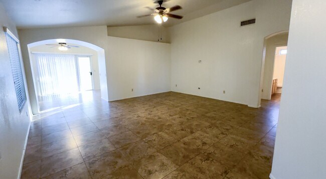 8325 W Bloomfield Rd Peoria, AZ 85381 photo 2