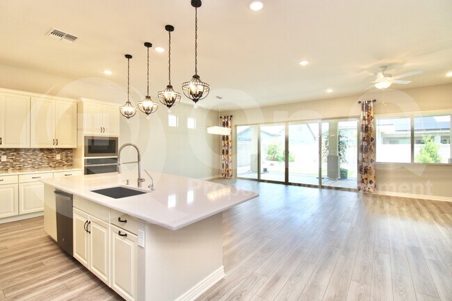 15078 W Roosevelt St Goodyear, AZ 85338 photo 4