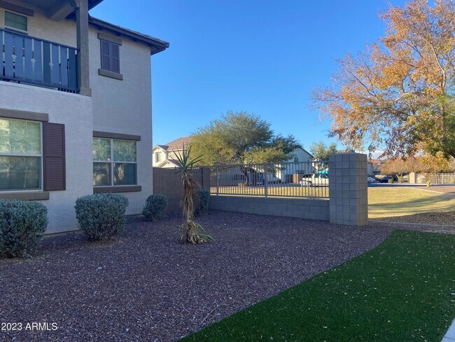 3364 W Hayduk Rd Phoenix, AZ 85339 photo 2