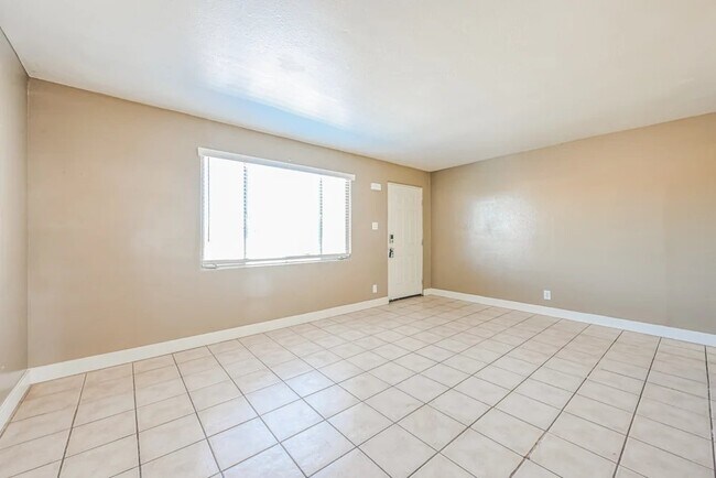 11206 W Oregon Ave Youngtown, AZ 85363 photo 3