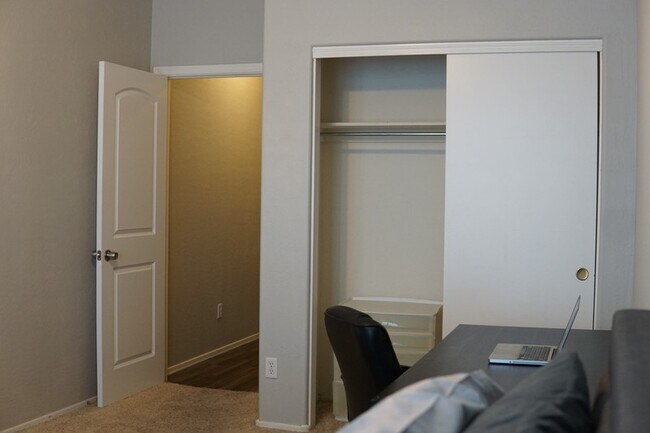 9068 W Runion Dr Peoria, AZ 85382 photo 4