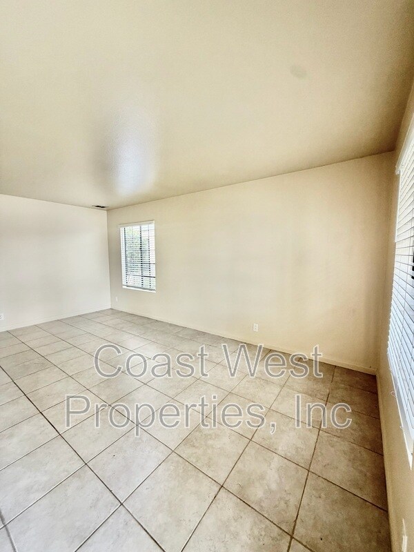 382 Acacia Ave Carlsbad, CA 92008 photo 3