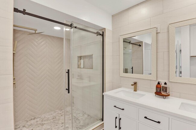 3098 Rue D’Orleans San Diego, CA 92110 photo 5