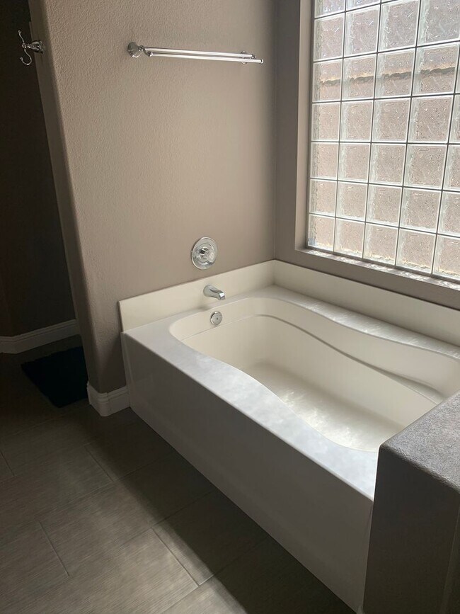 18056 W Santa Irene Dr Goodyear, AZ 85338 photo 4