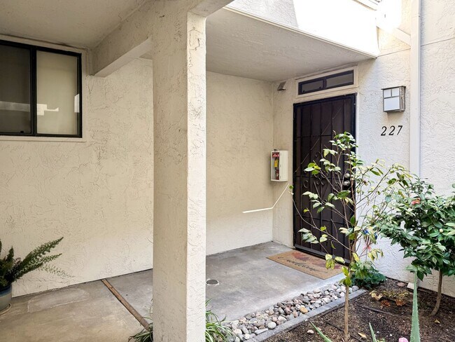 2236 River Run Dr San Diego, CA 92108 photo 2