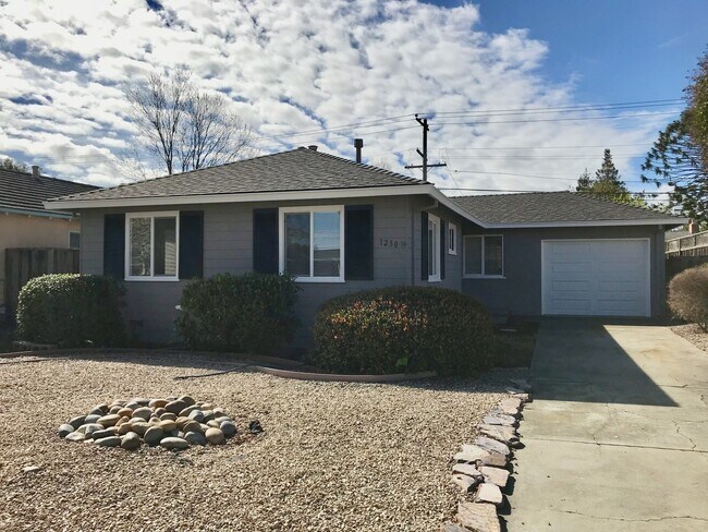 Beautifully Updated 3 Bed 1 Bath Sunnyvale Home - Cherry Chase! photo 2