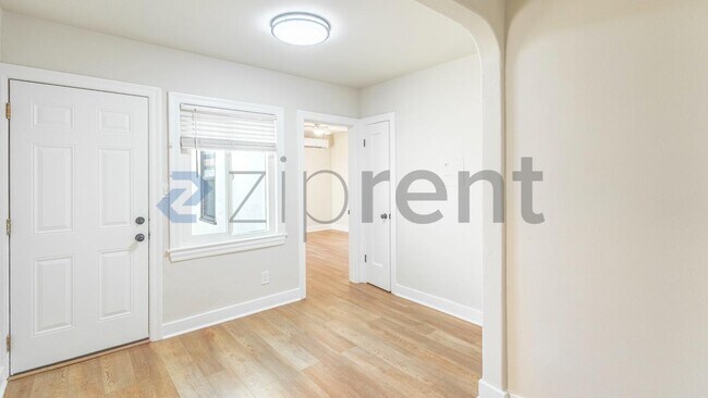 Unit 4 photo 5