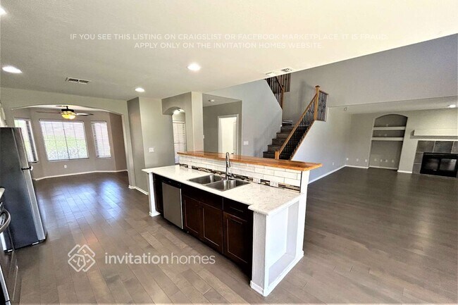 2419 W Maldonado Rd Phoenix, AZ 85041 photo 3