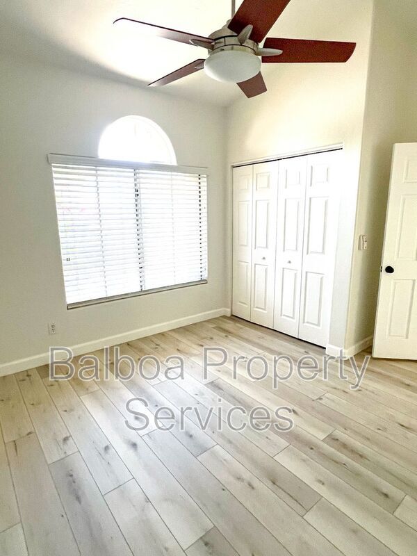 1220 E Briarwood Ter photo 5