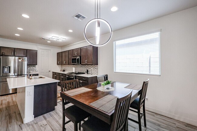 5739 W Jones Ave Phoenix, AZ 85043 photo 4