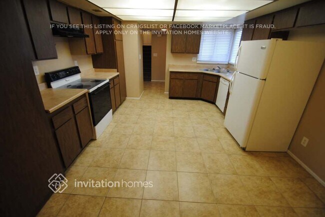 4222 W Denton Ln Phoenix, AZ 85019 photo 3