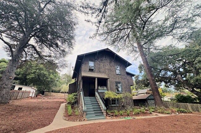 2230 Amherst St photo 3