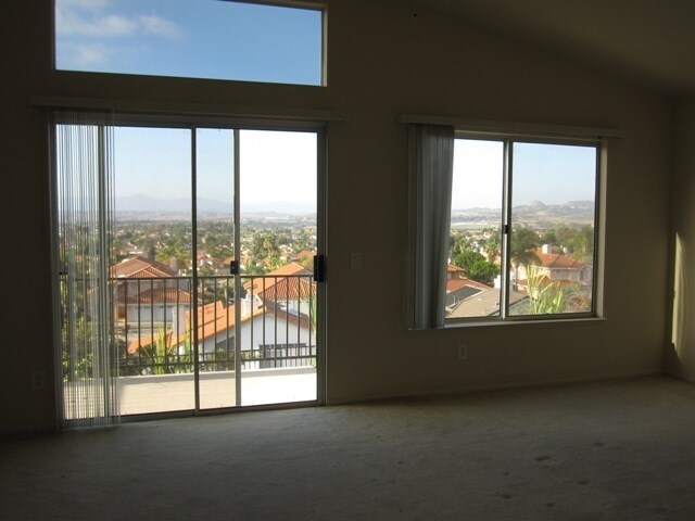 4972 Overlook Dr Oceanside, CA 92057 photo 2
