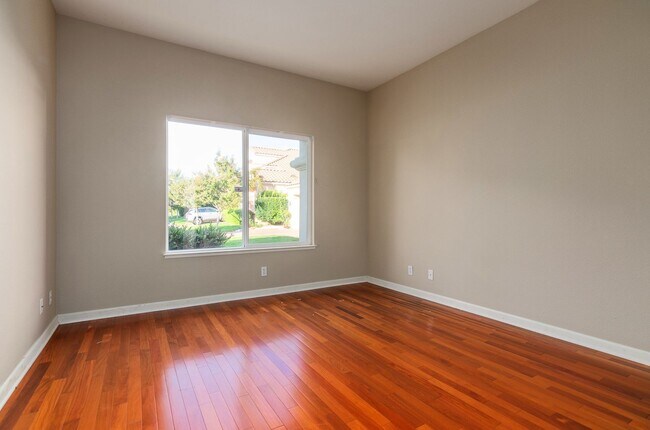 137 Cam Del Sol Vallejo, CA 94591 photo 3