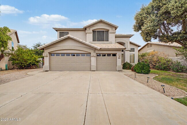 Beautiful 5 Bedroom Home In Gilbert photo 3