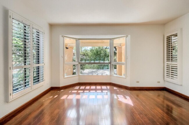 1043 E Sahuaro Dr Phoenix, AZ 85020 photo 3