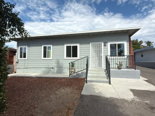 523 N Citrus Ave Vista, CA 92084 photo 4
