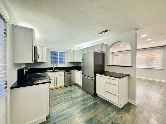 294 Woodman St San Diego, CA 92114 photo 2