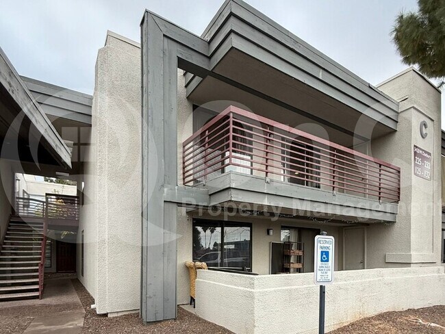 3420 W Danbury Dr Phoenix, AZ 85053 photo 2