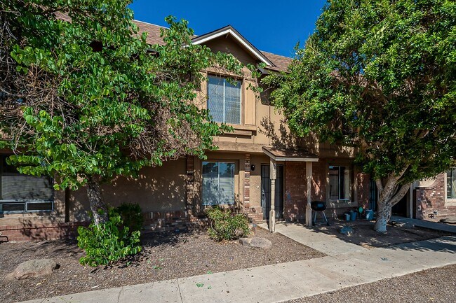 5871 N 59th Dr photo 3