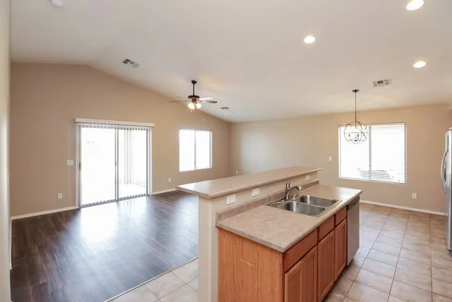 3658 E Alamo St San Tan Valley, AZ 85140 photo 5