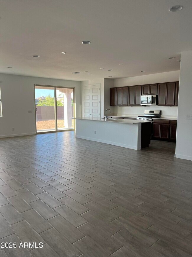 9426 W Sells Dr Phoenix, AZ 85037 photo 4