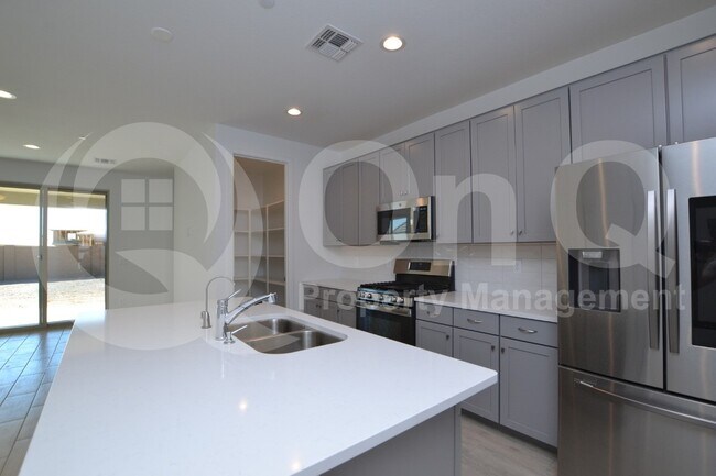 13319 W Red Range Wy Peoria, AZ 85383 photo 4
