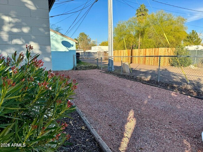 514 W 13th St Tempe, AZ 85281 photo 3