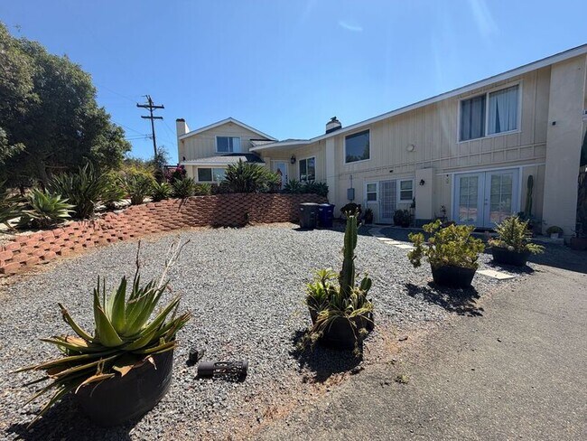 338 S Melrose Dr Vista, CA 92081 photo 2