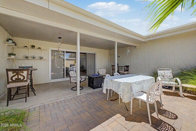 10454 W Palmeras Dr Sun City, AZ 85373 photo 4