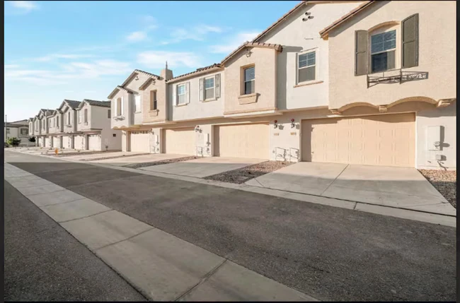 4025 E Catclaw St photo 4