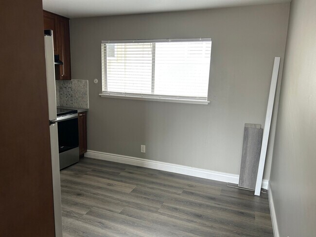3608 Midvale Ave unit D photo 3