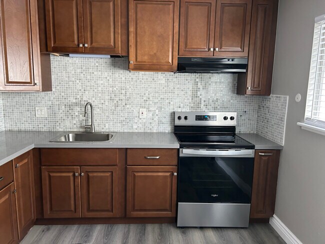 3608 Midvale Ave unit D photo 2