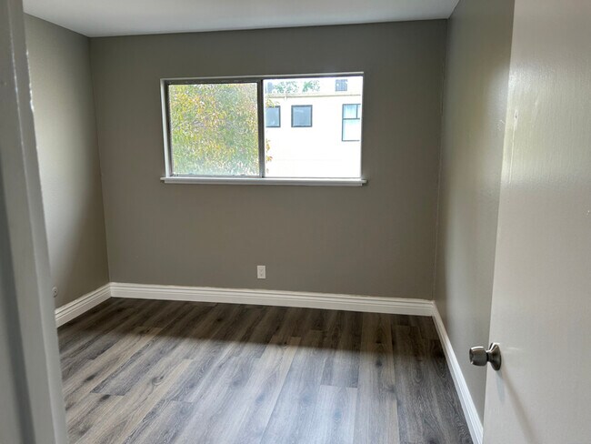 3608 Midvale Ave unit D photo 5