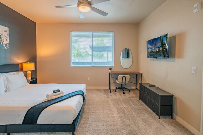 2044 S Willow Creek Apartment Tempe, AZ 85282 photo 2