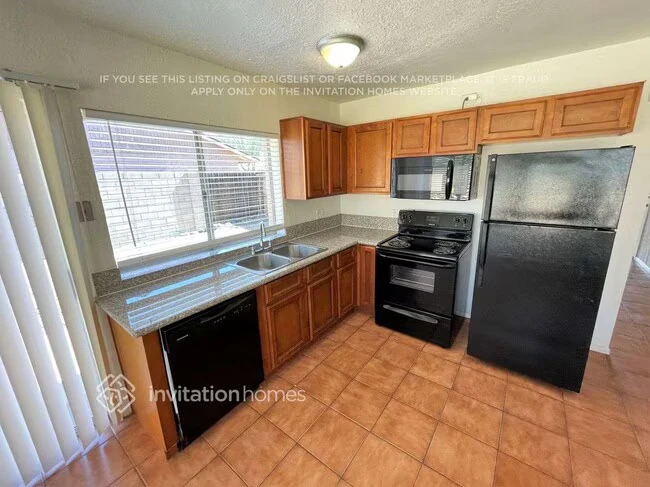 6108 N 71st Dr Glendale, AZ 85303 photo 3