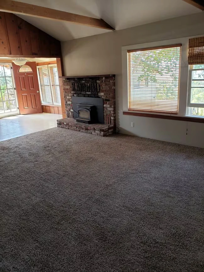 861 Hutchison St Vista, CA 92084 photo 2