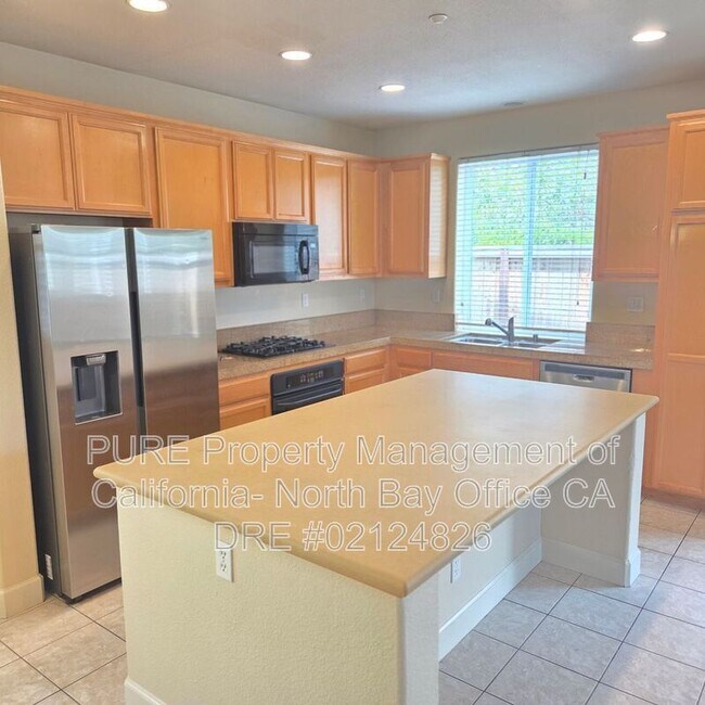 901 Colabianchi Ln Petaluma, CA 94954 photo 4