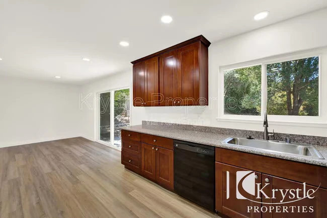 319 Aragon St Vallejo, CA 94591 photo 5