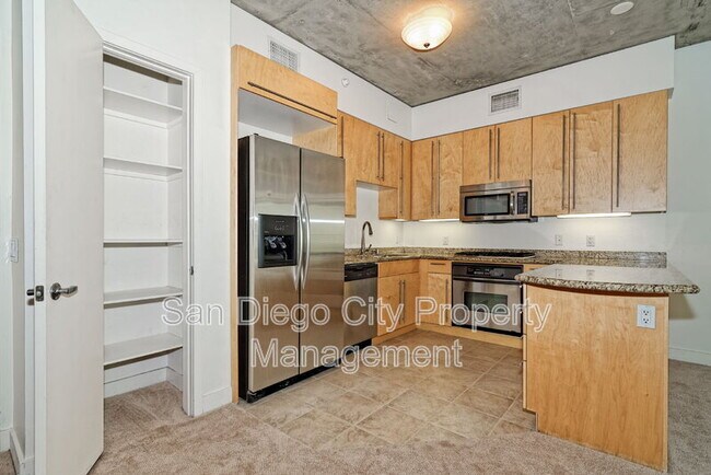 801 Ash St photo 4